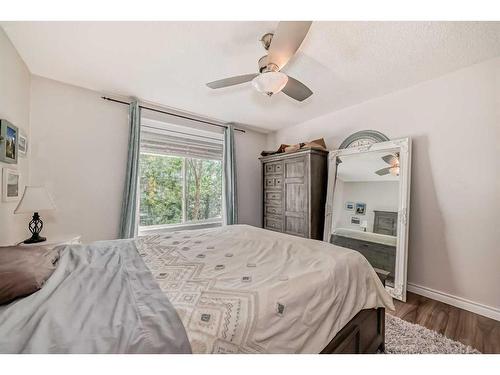 205-735 56 Avenue Sw, Calgary, AB - Indoor Photo Showing Bedroom