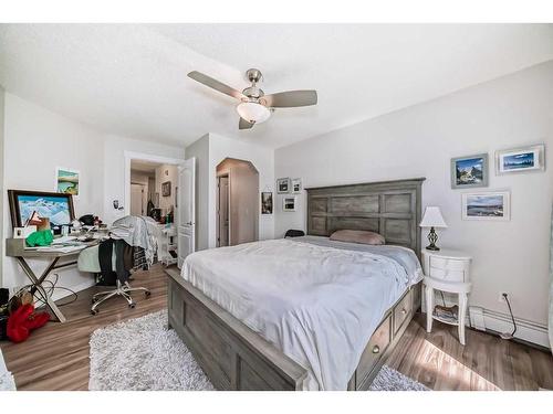 205-735 56 Avenue Sw, Calgary, AB - Indoor Photo Showing Bedroom