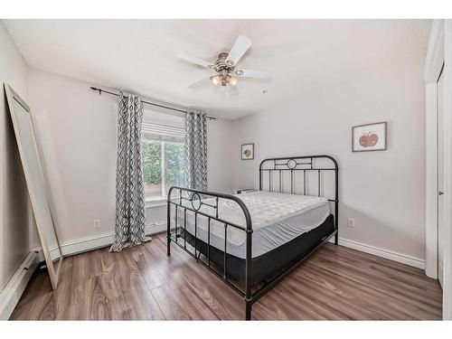 205-735 56 Avenue Sw, Calgary, AB - Indoor Photo Showing Bedroom