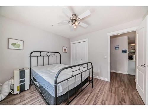 205-735 56 Avenue Sw, Calgary, AB - Indoor Photo Showing Bedroom