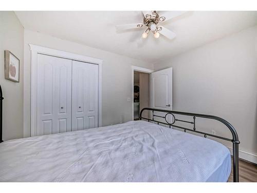 205-735 56 Avenue Sw, Calgary, AB - Indoor Photo Showing Bedroom