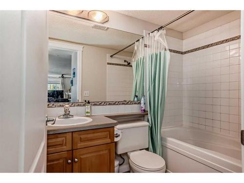 205-735 56 Avenue Sw, Calgary, AB - Indoor Photo Showing Bathroom