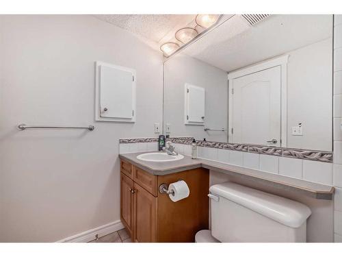 205-735 56 Avenue Sw, Calgary, AB - Indoor Photo Showing Bathroom