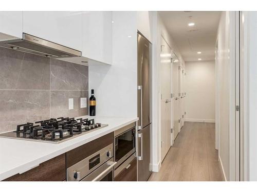 311-138 Waterfront Court Sw, Calgary, AB - Indoor Photo Showing Kitchen With Upgraded Kitchen