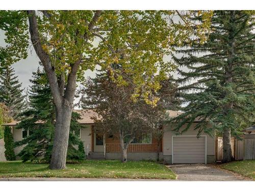 3416 Charleswood Crescent Nw, Calgary, AB - Outdoor