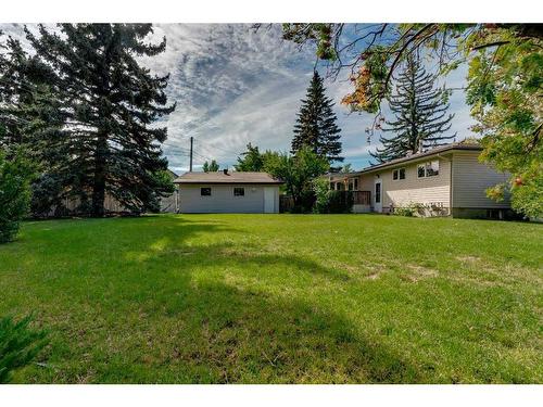 3416 Charleswood Crescent Nw, Calgary, AB - Outdoor