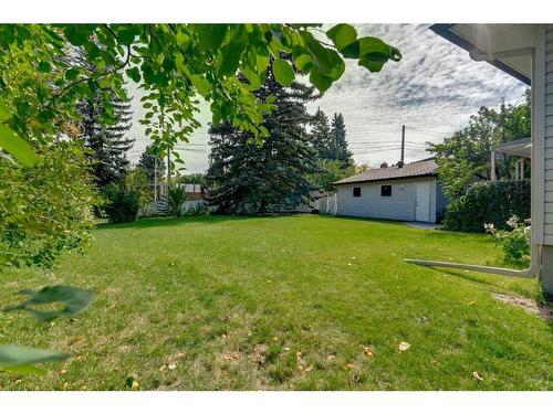 3416 Charleswood Crescent Nw, Calgary, AB - Outdoor