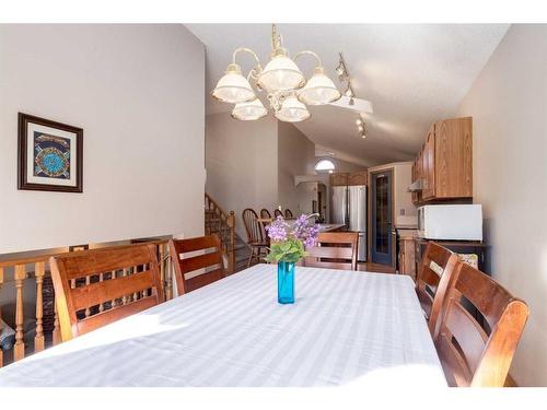 67 Somercrest Close Sw, Calgary, AB - Indoor Photo Showing Dining Room