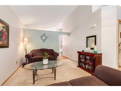 67 Somercrest Close Sw, Calgary, AB - Indoor Photo Showing Living Room