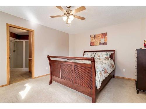 67 Somercrest Close Sw, Calgary, AB - Indoor Photo Showing Bedroom