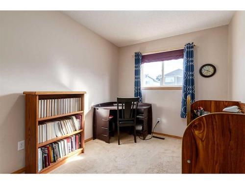 67 Somercrest Close Sw, Calgary, AB - Indoor Photo Showing Other Room