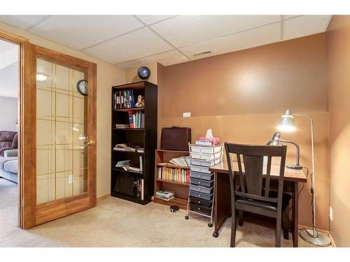 67 Somercrest Close Sw, Calgary, AB - Indoor Photo Showing Other Room