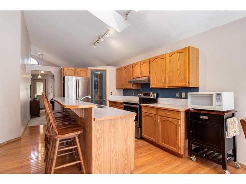 67 Somercrest Close Sw, Calgary, AB - Indoor Photo Showing Kitchen