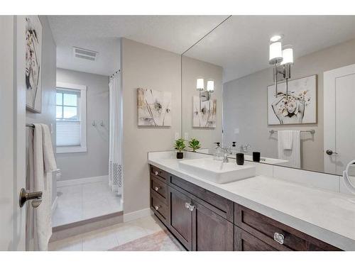 163 Auburn Sound Manor Se, Calgary, AB - Indoor Photo Showing Bathroom