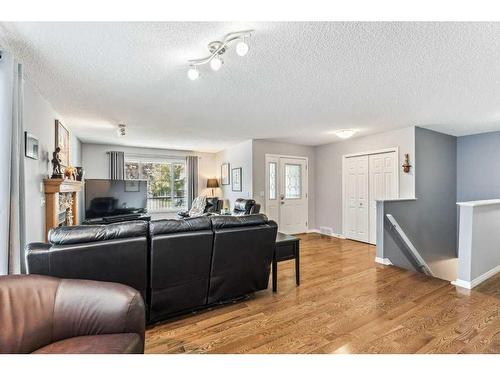 195 West Creek Landing, Chestermere, AB - Indoor Photo Showing Living Room