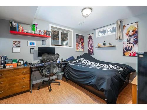 3923 Brooklyn Crescent Nw, Calgary, AB - Indoor Photo Showing Bedroom