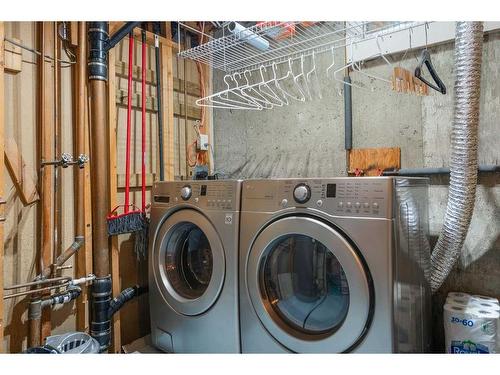 3923 Brooklyn Crescent Nw, Calgary, AB - Indoor Photo Showing Laundry Room