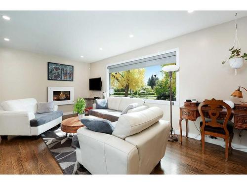 3923 Brooklyn Crescent Nw, Calgary, AB - Indoor Photo Showing Living Room With Fireplace