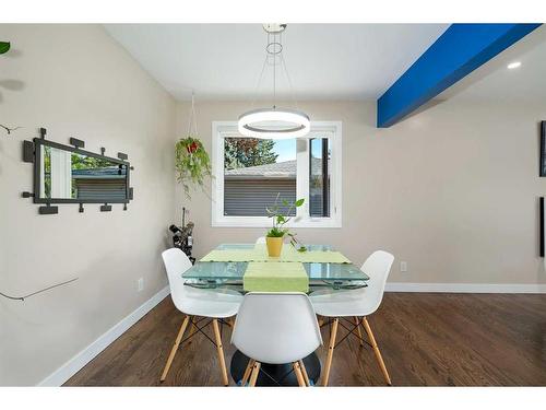 3923 Brooklyn Crescent Nw, Calgary, AB - Indoor Photo Showing Dining Room