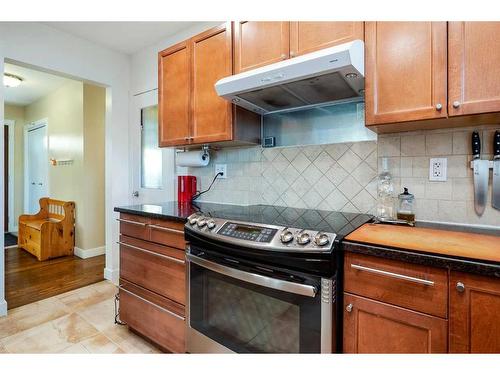 3923 Brooklyn Crescent Nw, Calgary, AB - Indoor Photo Showing Kitchen