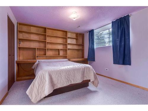 56 Huntwick Way Ne, Calgary, AB - Indoor Photo Showing Bedroom