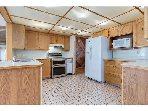 56 Huntwick Way Ne, Calgary, AB - Indoor Photo Showing Kitchen