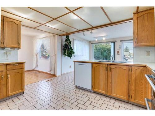 56 Huntwick Way Ne, Calgary, AB - Indoor Photo Showing Kitchen With Double Sink