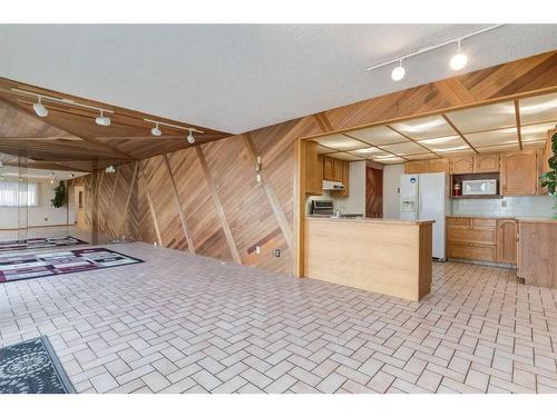 56 Huntwick Way Ne, Calgary, AB - Indoor Photo Showing Kitchen