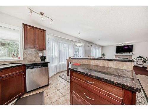 67 Sherwood Common Nw, Calgary, AB - Indoor Photo Showing Kitchen