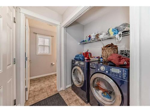 67 Sherwood Common Nw, Calgary, AB - Indoor Photo Showing Laundry Room