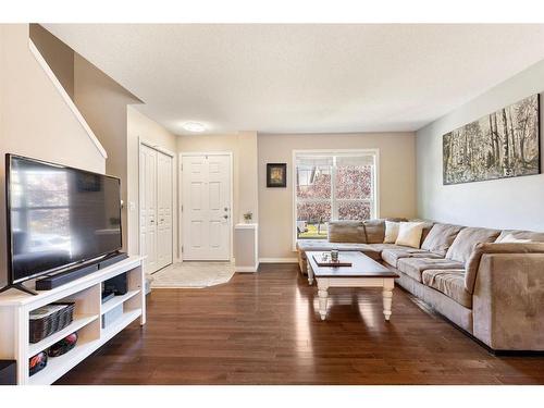 209 Elgin Meadows Park Se, Calgary, AB - Indoor Photo Showing Living Room