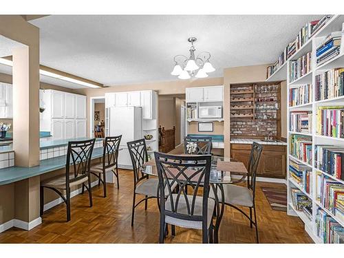 124 Midpark Drive Se, Calgary, AB - Indoor Photo Showing Dining Room