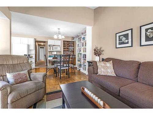 124 Midpark Drive Se, Calgary, AB - Indoor Photo Showing Living Room