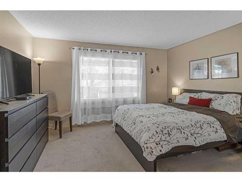 124 Midpark Drive Se, Calgary, AB - Indoor Photo Showing Bedroom