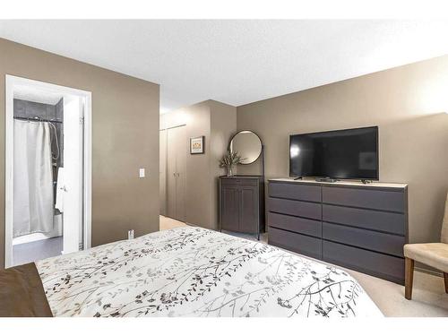 124 Midpark Drive Se, Calgary, AB - Indoor Photo Showing Bedroom