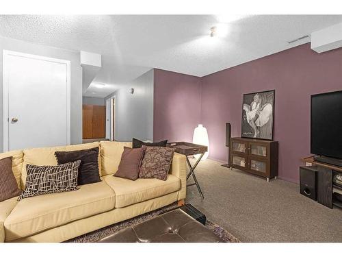 124 Midpark Drive Se, Calgary, AB - Indoor Photo Showing Living Room