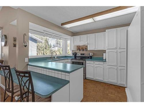 124 Midpark Drive Se, Calgary, AB - Indoor Photo Showing Kitchen