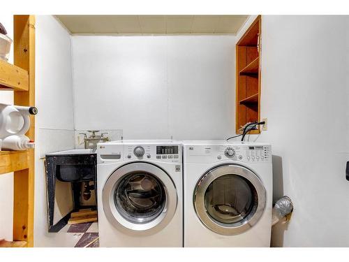 340 46 Avenue Sw, Calgary, AB - Indoor Photo Showing Laundry Room