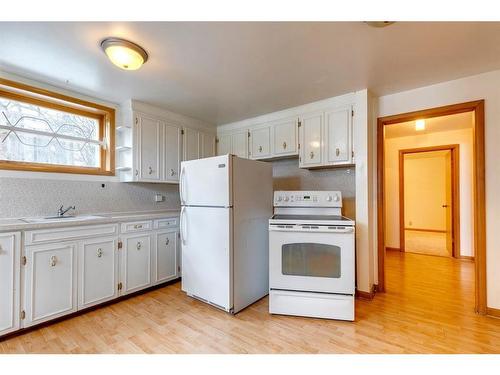 340 46 Avenue Sw, Calgary, AB - Indoor Photo Showing Kitchen