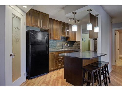 210-515 57 Avenue Sw, Calgary, AB - Indoor Photo Showing Kitchen