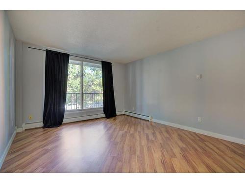 210-515 57 Avenue Sw, Calgary, AB - Indoor Photo Showing Other Room