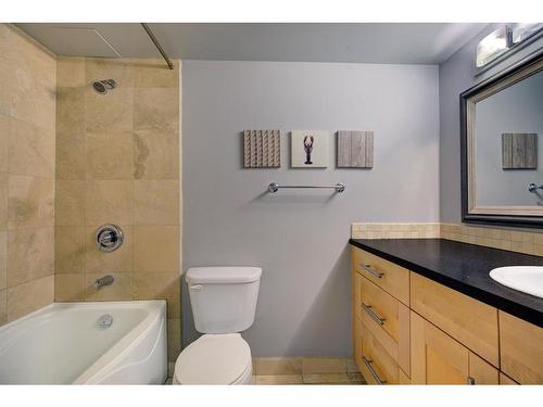 210-515 57 Avenue Sw, Calgary, AB - Indoor Photo Showing Bathroom