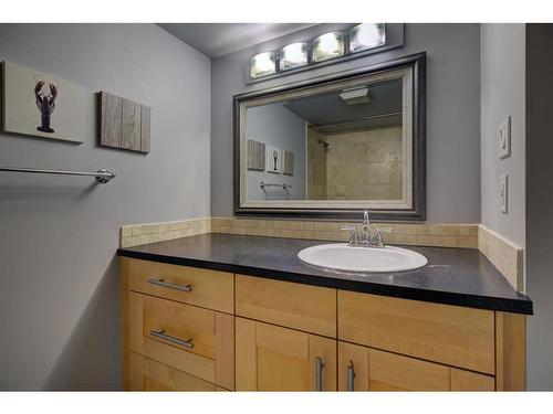 210-515 57 Avenue Sw, Calgary, AB - Indoor Photo Showing Bathroom