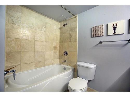 210-515 57 Avenue Sw, Calgary, AB - Indoor Photo Showing Bathroom