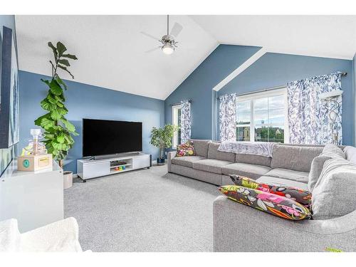 11 Aspen Hills Close Sw, Calgary, AB - Indoor Photo Showing Living Room