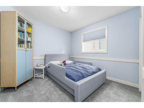 11 Aspen Hills Close Sw, Calgary, AB - Indoor Photo Showing Bedroom