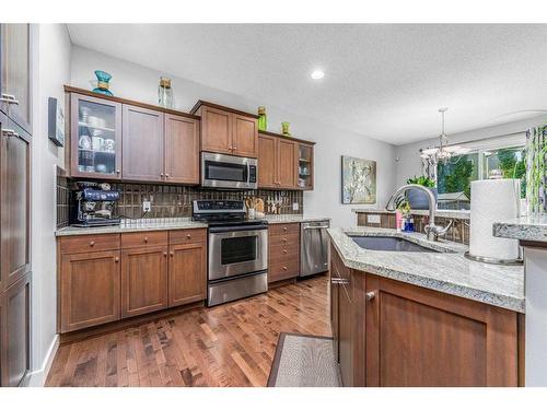 11 Aspen Hills Close Sw, Calgary, AB - Indoor Photo Showing Kitchen