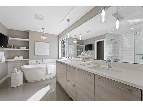 252 Sierra Madre Court Sw, Calgary, AB - Indoor Photo Showing Bathroom