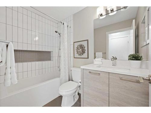 252 Sierra Madre Court Sw, Calgary, AB - Indoor Photo Showing Bathroom