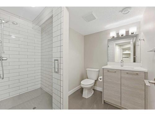 252 Sierra Madre Court Sw, Calgary, AB - Indoor Photo Showing Bathroom